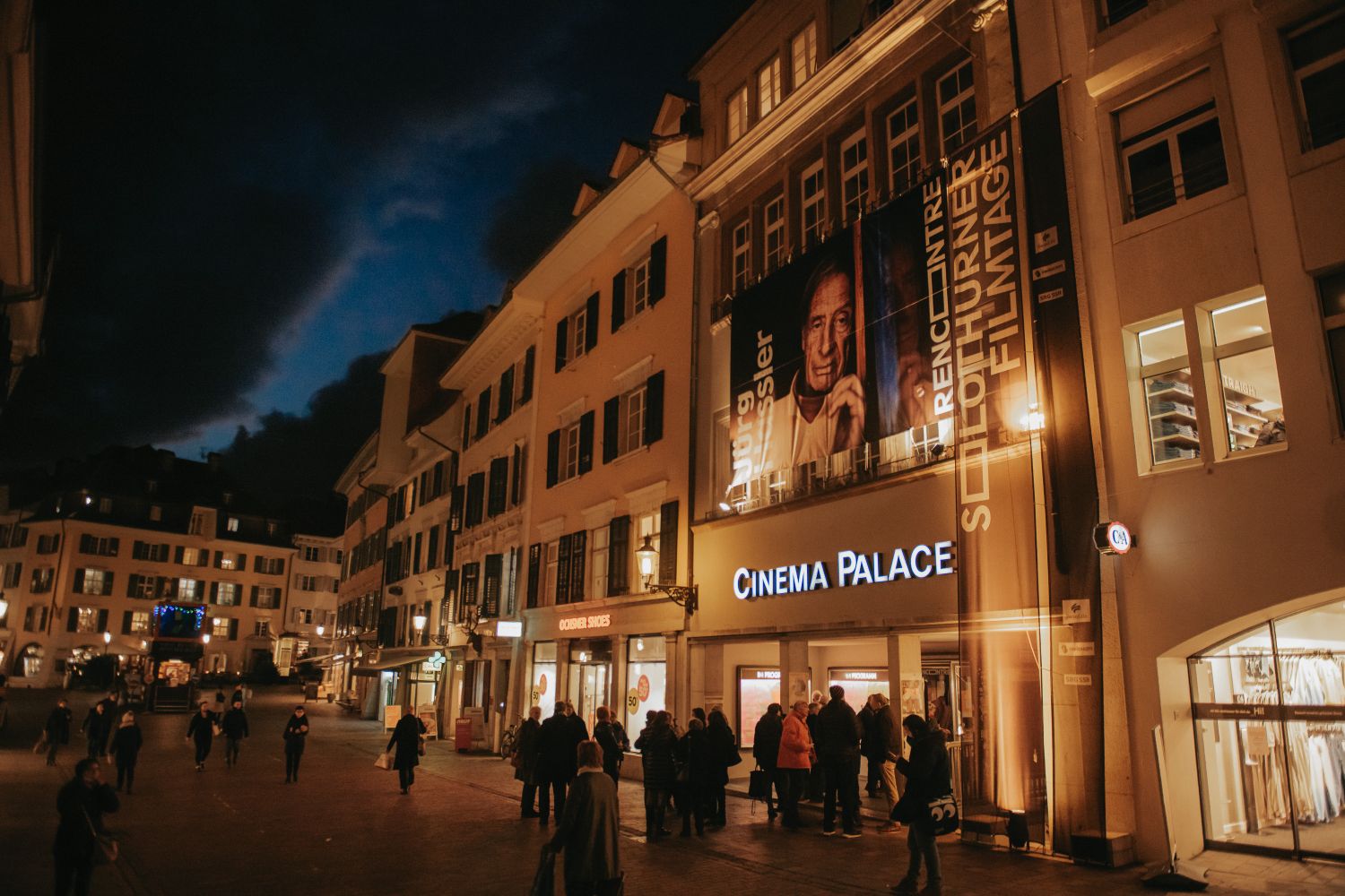 Banner von «Rencontre»-Gast Jürg Hassler am Cinema Palace (© module+ / Solothurner Filmtage)