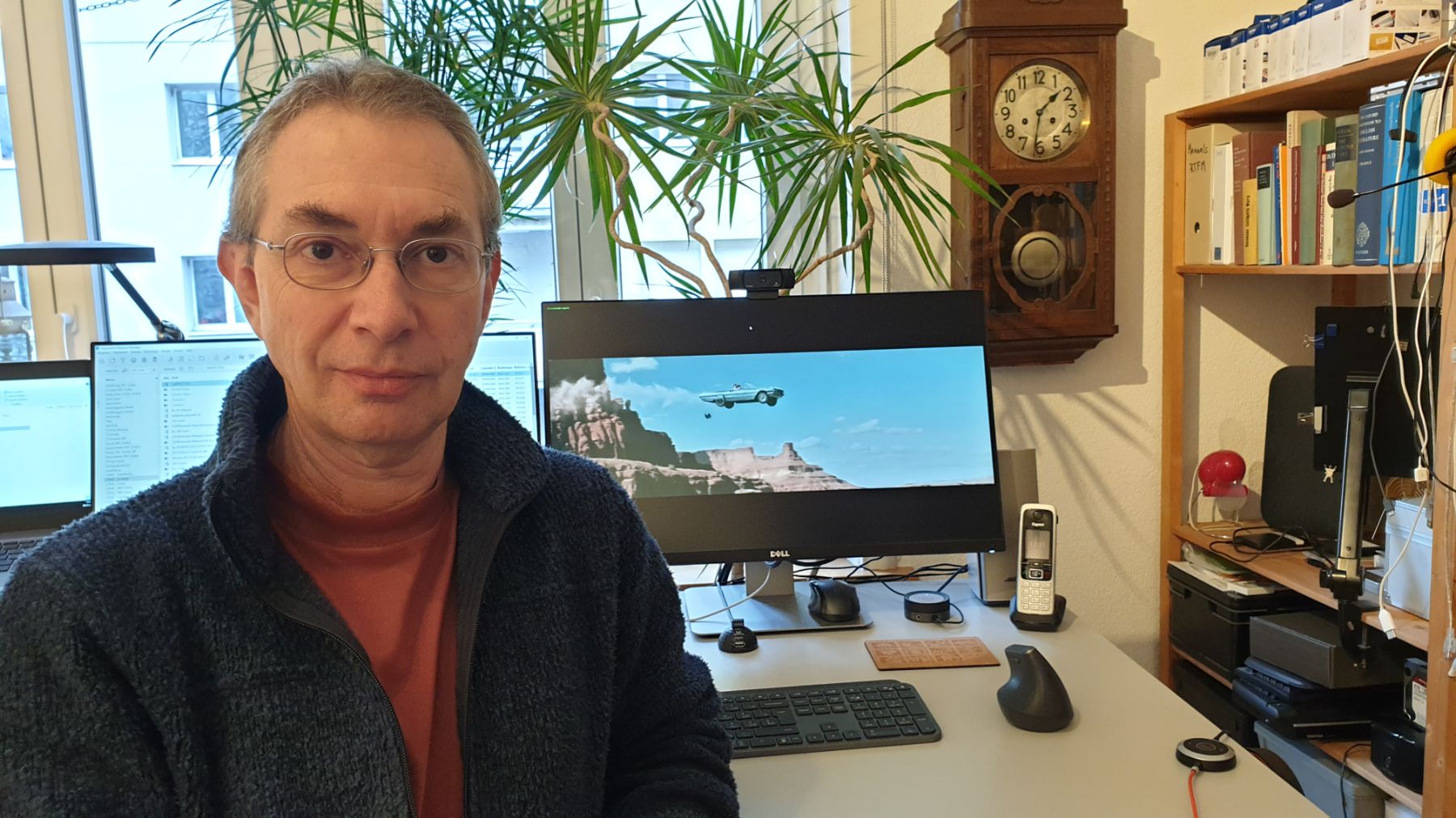 Michael Sennhauser an seinem Arbeitsplatz